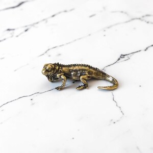 Solid Brass Iguana Figurine - Handcrafted Tropical Lizard Statue | Exotic Decor, Vintage Style Mini Brass Art, Jungle Theme,  Desk Ornament