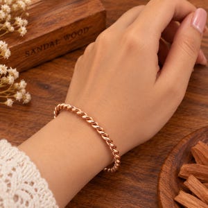 Gedraaide armband van puur koper, handgemaakte koperen armband, minimalistische stapelarmband, verstelbare koperen sieraden, unisex cadeau