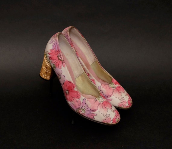 Vintage 1960s Flowered Carved Heels Deadstock Shoe