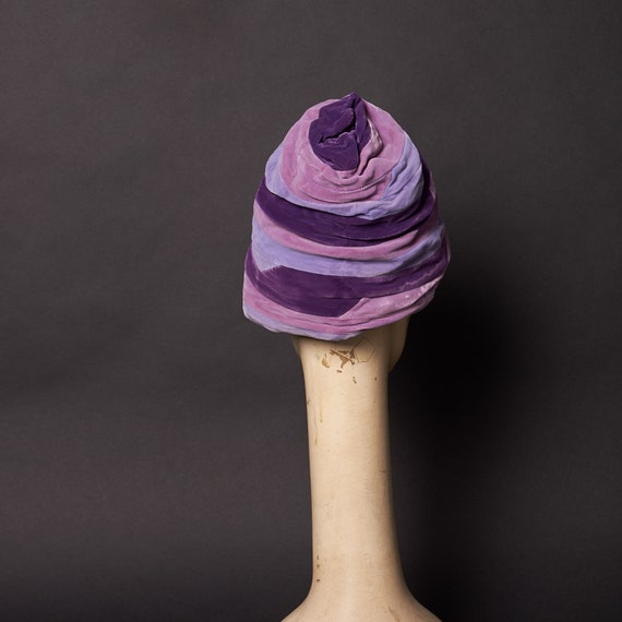 1940s Purple Velvet Cloche Hat - image 3