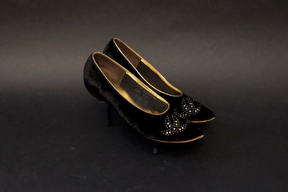 Vintage 1960's Black Velvet Jeweled Oomphies Shoes