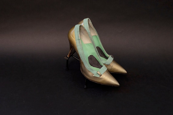 1960s Deadstock Gold and Green Linen Pumps Heels S