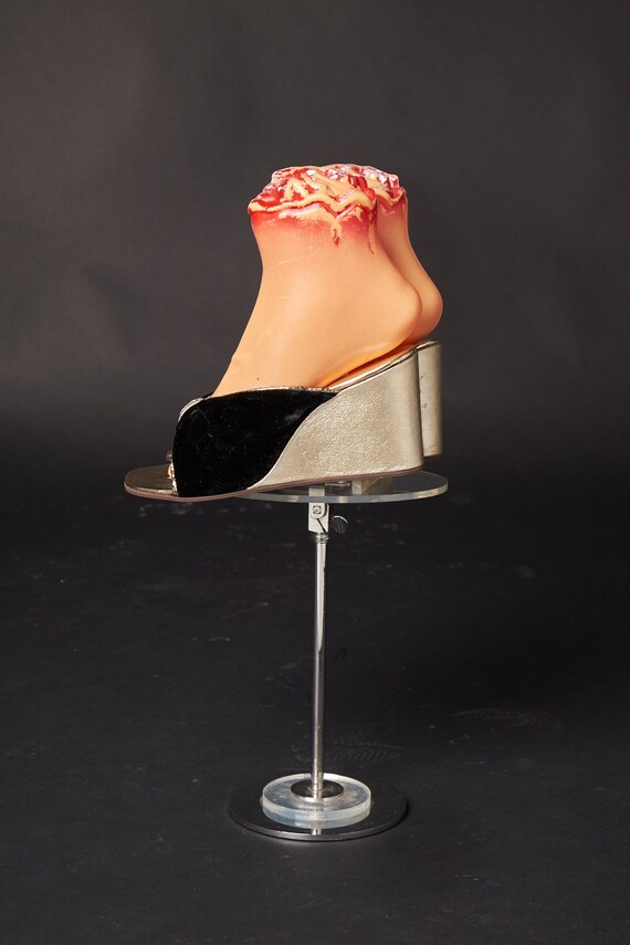1950s Black Velvet and Gold Wedge Heels - image 3