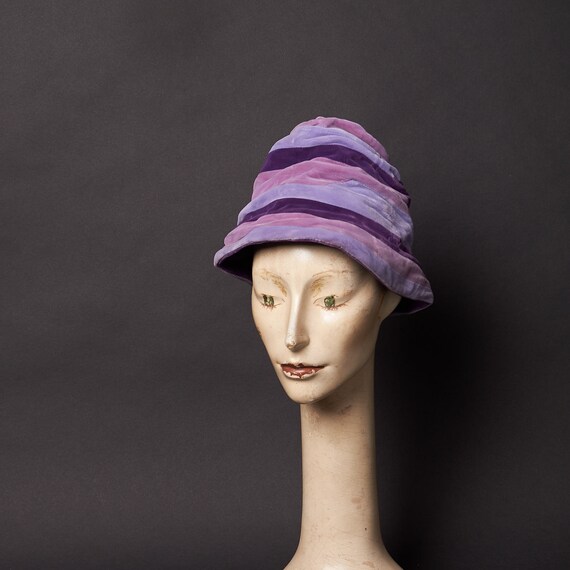 1940s Purple Velvet Cloche Hat - image 1