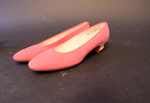 1960s Deadstock Pink With Cream Colored Kitten Hee