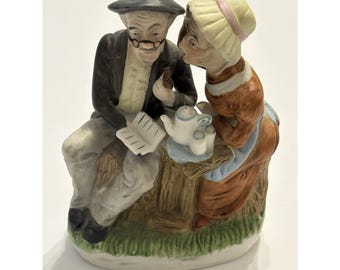 Vintage elderly Grandfather & Grandmother Ceramic Couple - 80s Figurine - EUC