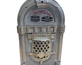 vintage - jukebox shaped gray 50s radio AM FM model JB-21  works small 6"