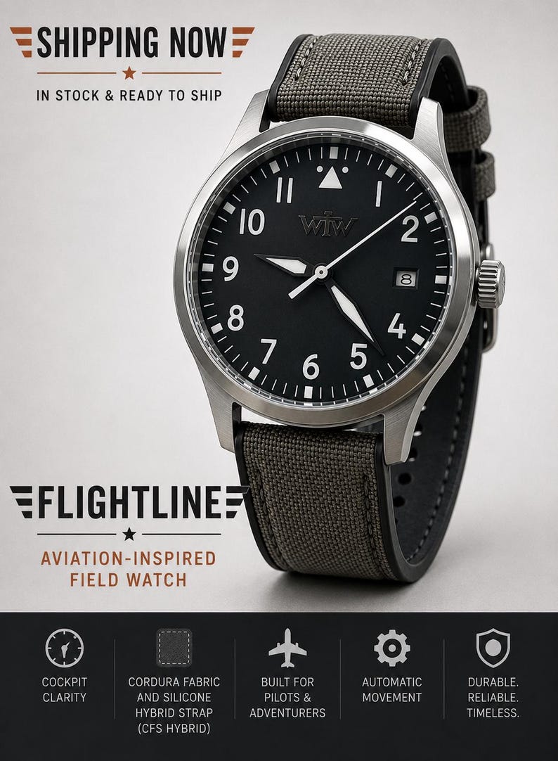 K&ouml;nnte beinhalten: Eine Feldarmbanduhr aus Edelstahl mit schwarzem Zifferblatt, wei&szlig;en arabischen Ziffern und einem Datumsfenster auf der Drei-Uhr-Position. Die Uhr verf&uuml;gt &uuml;ber ein graues Hybridarmband aus Cordura-Stoff und Silikon mit sichtbaren N&auml;hten und Krone.