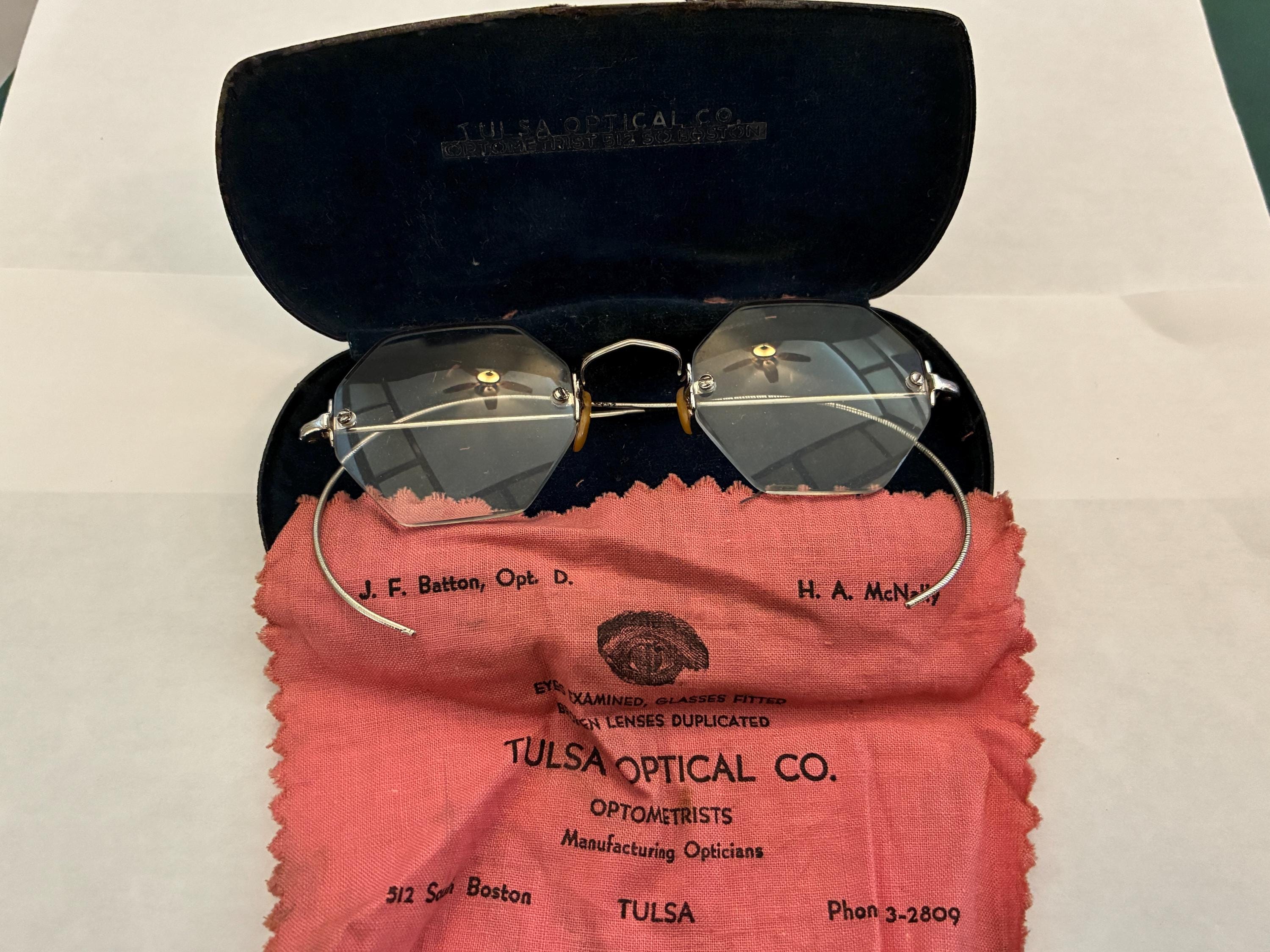 Vintage Eyeglasses Case & Wire Rim Bi-focal Glasses - Flip Top With Mirror -EUC VERY RARE FIND!! Vintage from the 1900 main image 3