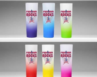 Guitarra Freedom Rocks • Vaso de chupito esmerilado de 85 ml con diferentes colores para elegir • Regalo para el 4 de julio • Artículos de bar originales • Cristalería para bebidas alcohólicas