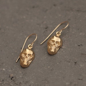 Gold Skull Earrings, Skull Dangle Earrings, Human Skull Earrings, Goth Jewelry, Skeleton Earrings, Halloween Jewelry, Skull Accessories