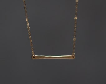 Gargantilla de oro, Collar de barra de oro, Collar de barra martillada rellena de oro, Collar de capas, Collar minimalista, Chocker de barra, Gargantilla minimalista