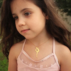 Turnster meisje ketting, gouden gymnastiek ketting voor meisjes, gymnast meisje silhouet sieraden, gymnastiek charme ketting, gymnastiek coach cadeau