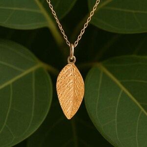 Gold Leaf Necklace, Small Leaf Pendant, Botanical Jewelry, Gold Leaf Jewelry, Leaf Charm, Delicate Necklace, Everyday Necklace for Women