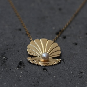 Oyster Necklace, Pearl in SeaShell Necklace, Pearl in Oyster Clam, Gold Oyster Necklace, Oyster Pearl Pendant , Pearl Necklace, Oyster Shell
