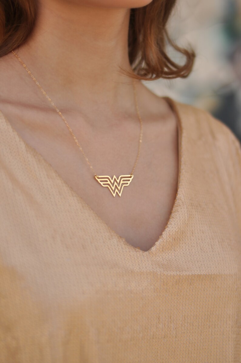 Wonder woman necklace gold clearance