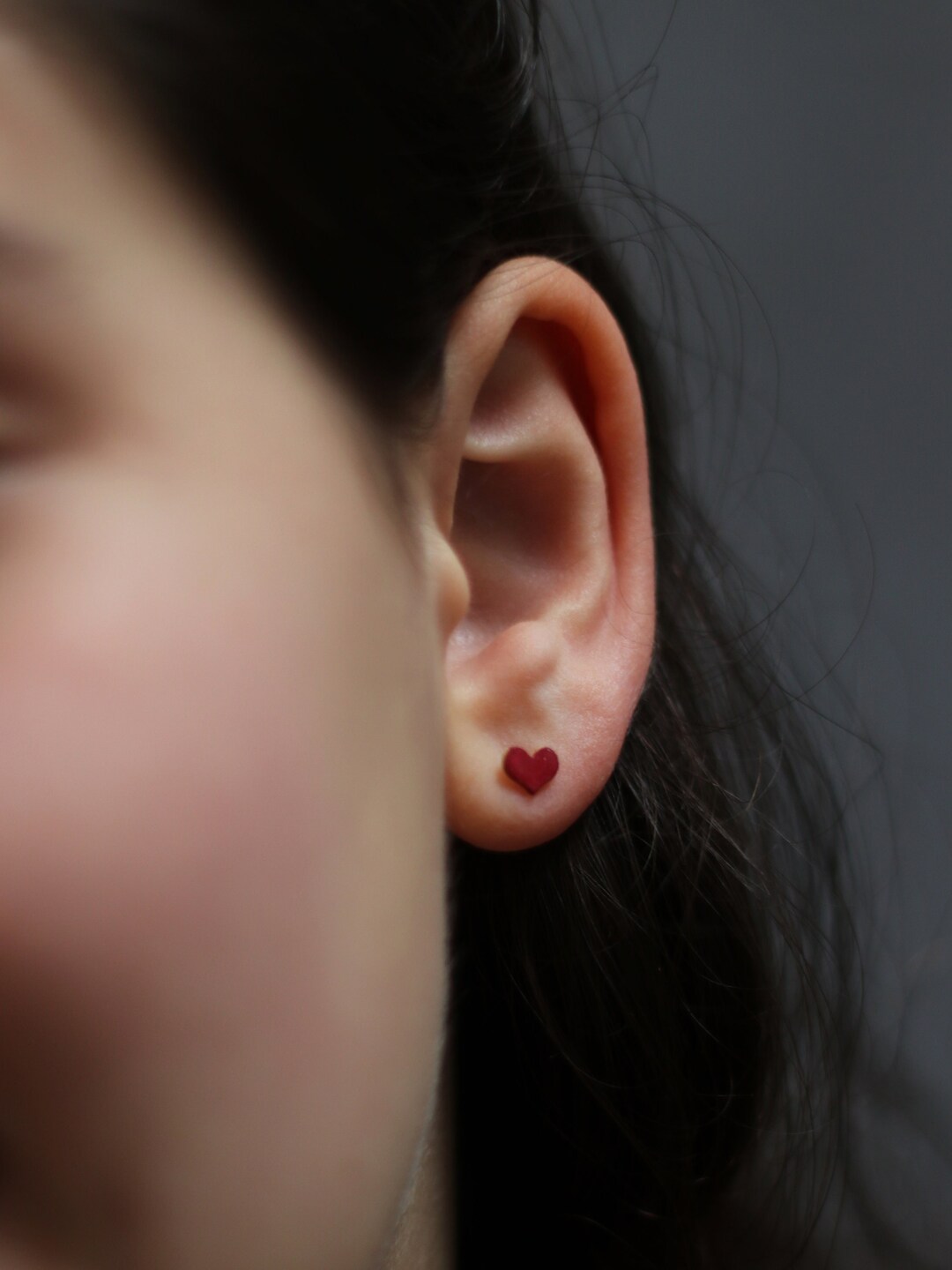 ピアス RAF SIMONS SMALL HEART SINGLE EARRINGS WITH R il_1080xN.3685611510_lqiu.jpg