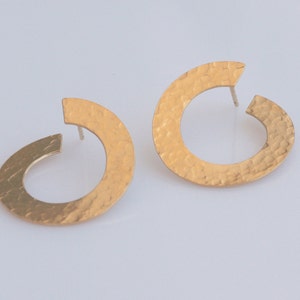Gold Twisted Earrings, Unique Round Studs, Golden Circle earrings, Round Earrings, Hammered Earrings, Rotated Earrings, Gold Twisted Studs