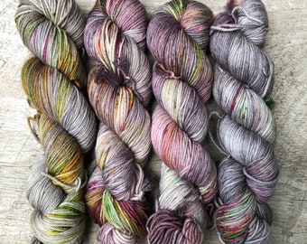 Mercy Colorway - Fio DK Weight - 250 jardas cada - 100% Superwash Merino