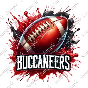 Puede incluir: Ilustración digital de un balón de fútbol americano rojo y blanco con la palabra "BUCCANEERS" en blanco sobre una pancarta negra. El balón está rodeado de salpicaduras de pintura roja y negra.