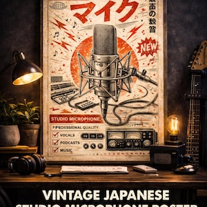 Puede incluir: Póster vintage japonés de micrófono de estudio con un diseño retro. El póster presenta un micrófono grande, texto japonés y las palabras "Studio Microphone". El póster está sobre un escritorio de madera con otros equipos de audio.