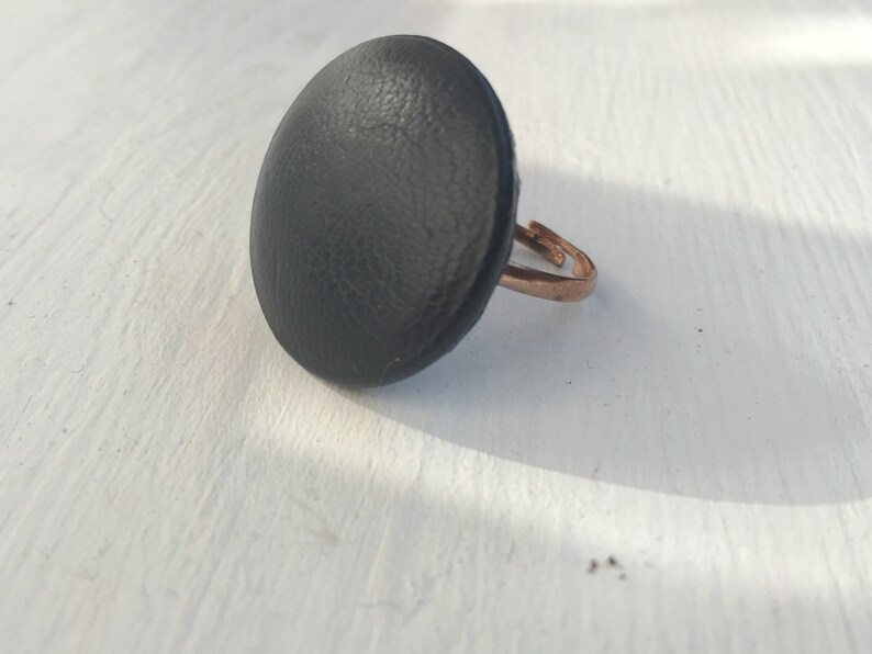 Ring slim minimal slowfashion vintage cocktail Ring Boh\u00e9me ethical-jewelry art-nouveau art and craft schwarz rotgold Leder