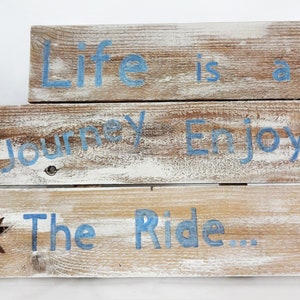 La vie est un voyage Profitez de la ride en bois rustique Signe Longhorn Iron Conchos Cowhide Star Western 21 x 17 OOAK Cowboy Hanger Mariage en cuir