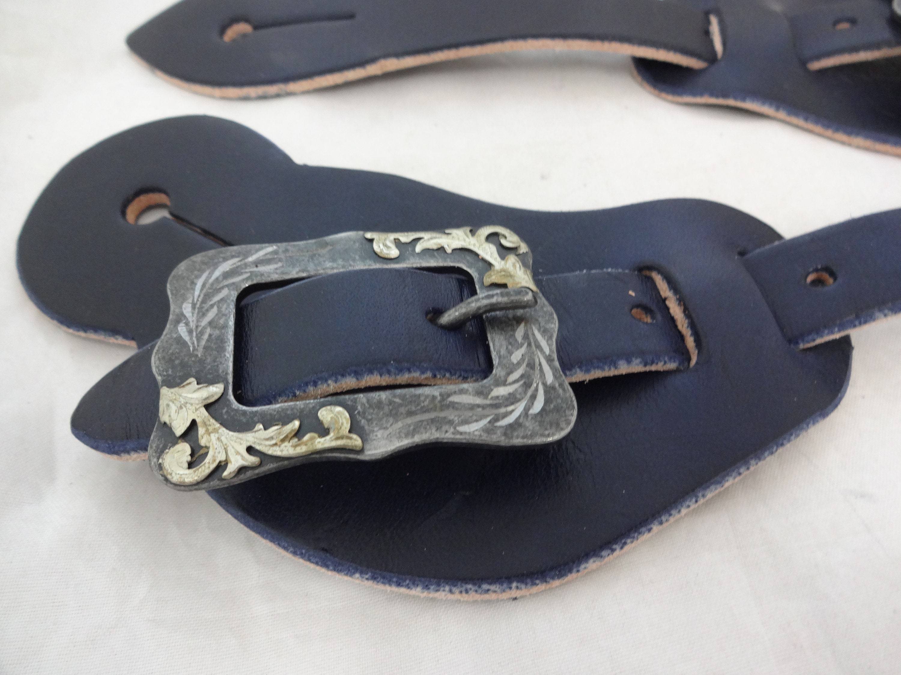 Petite Paire D'éperons Vintage Avec Lanières En Cuir Bleu – Acier Inoxydable