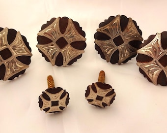 6 Conchos Western Argenté Pour Selle - Fleur De Lys Brides, Vis Chicago - Déco Cuir Cheval
