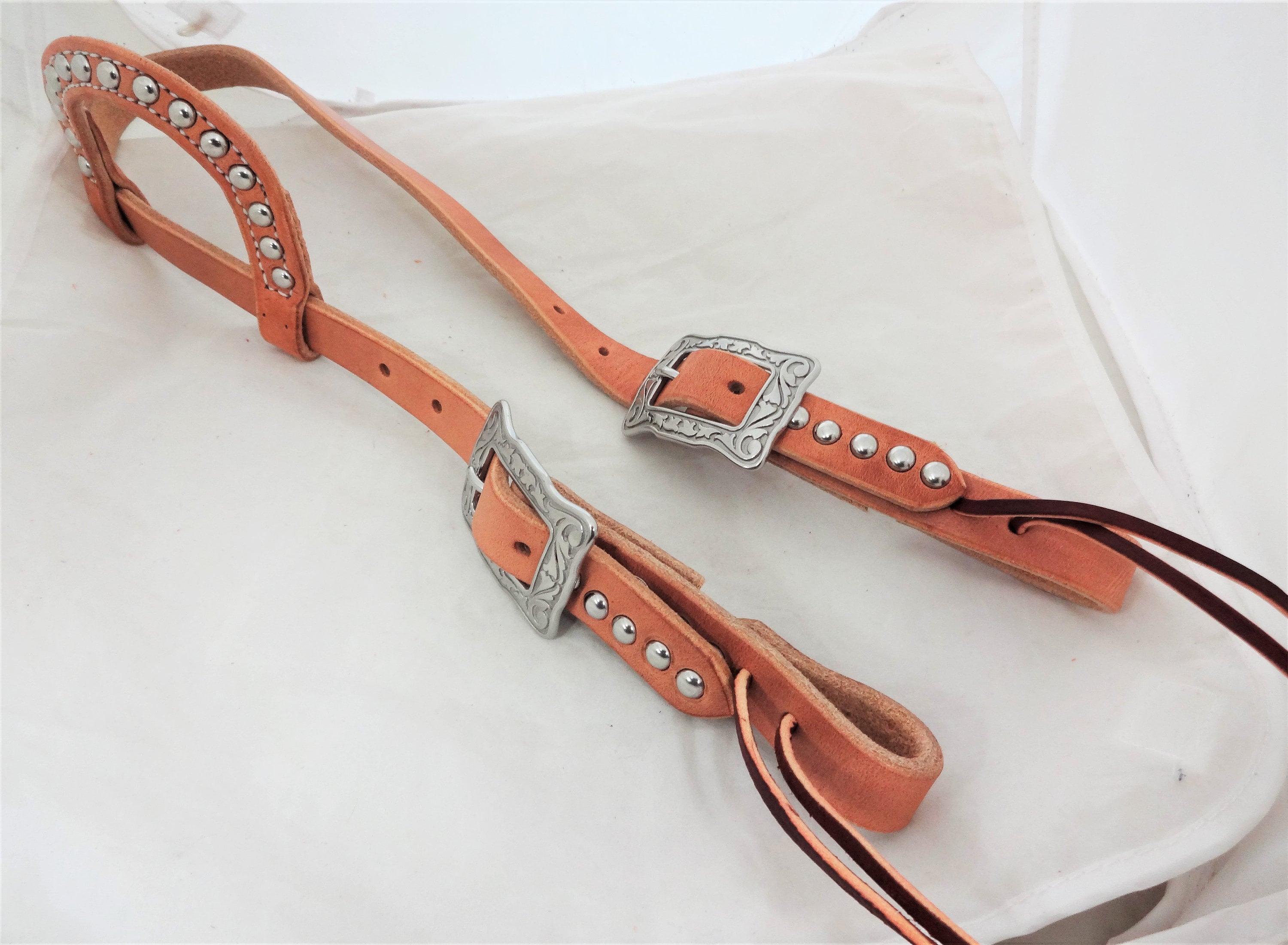 Bride Western En Cuir Avec Conchos – Lot Stalle Et Collier – Marque MOUSM (cadeau équestre)