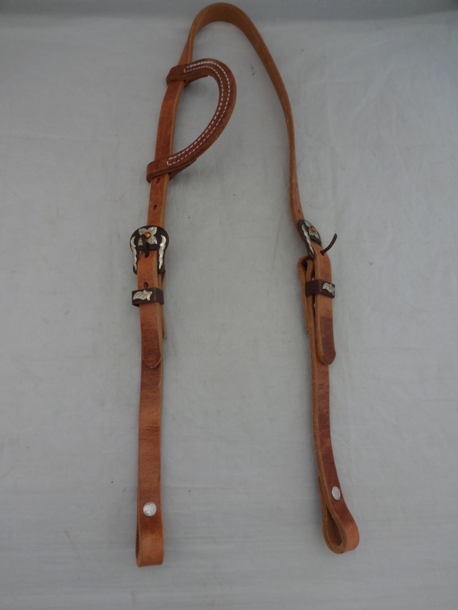Harnais West Coast Tack Hermann en cuir chêne lanières d'éperons western conchos Jeremiah Watt rosaces tachetées boucles paire de boucles - France