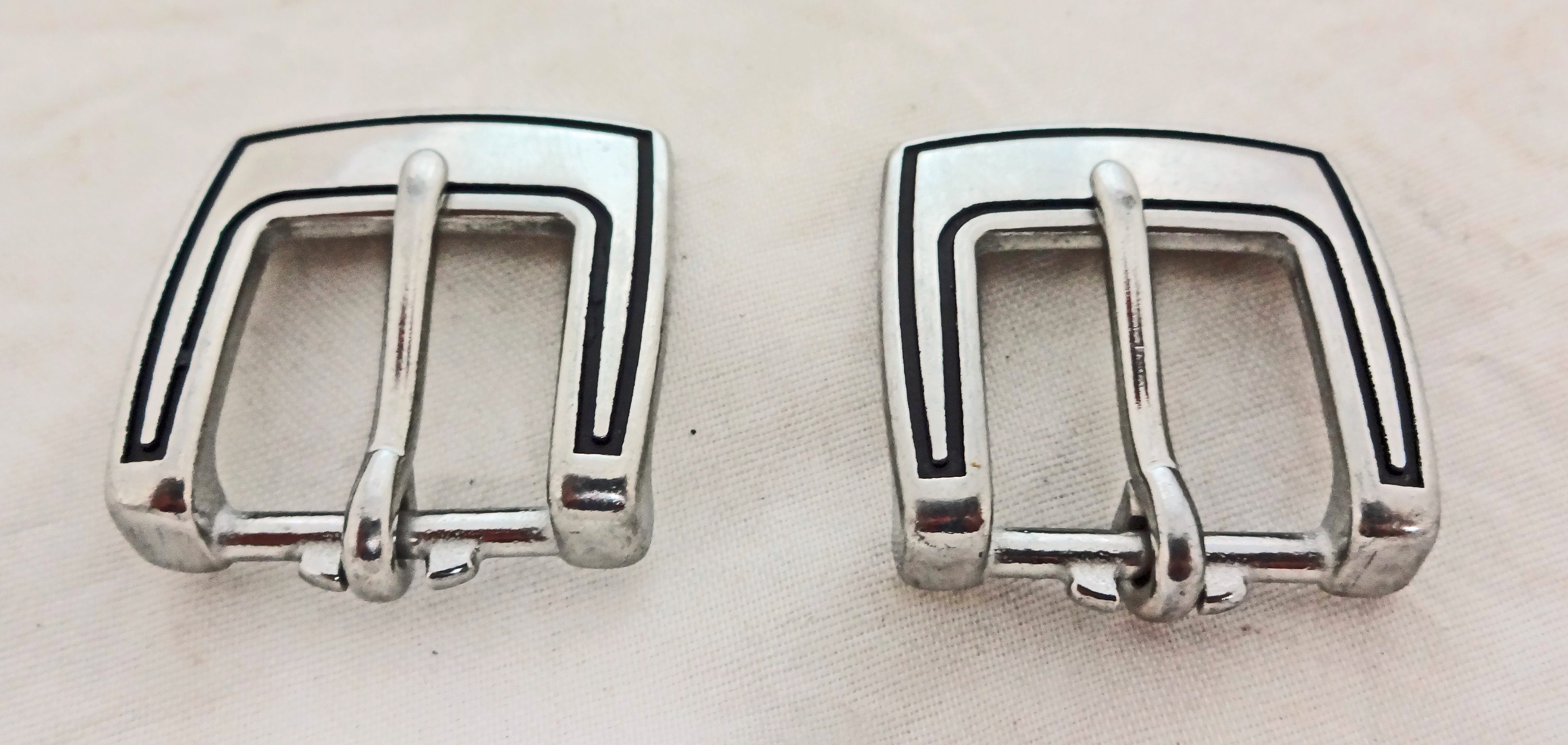 Nouvelle paire de boucles ovales originales Jeremiah Watt