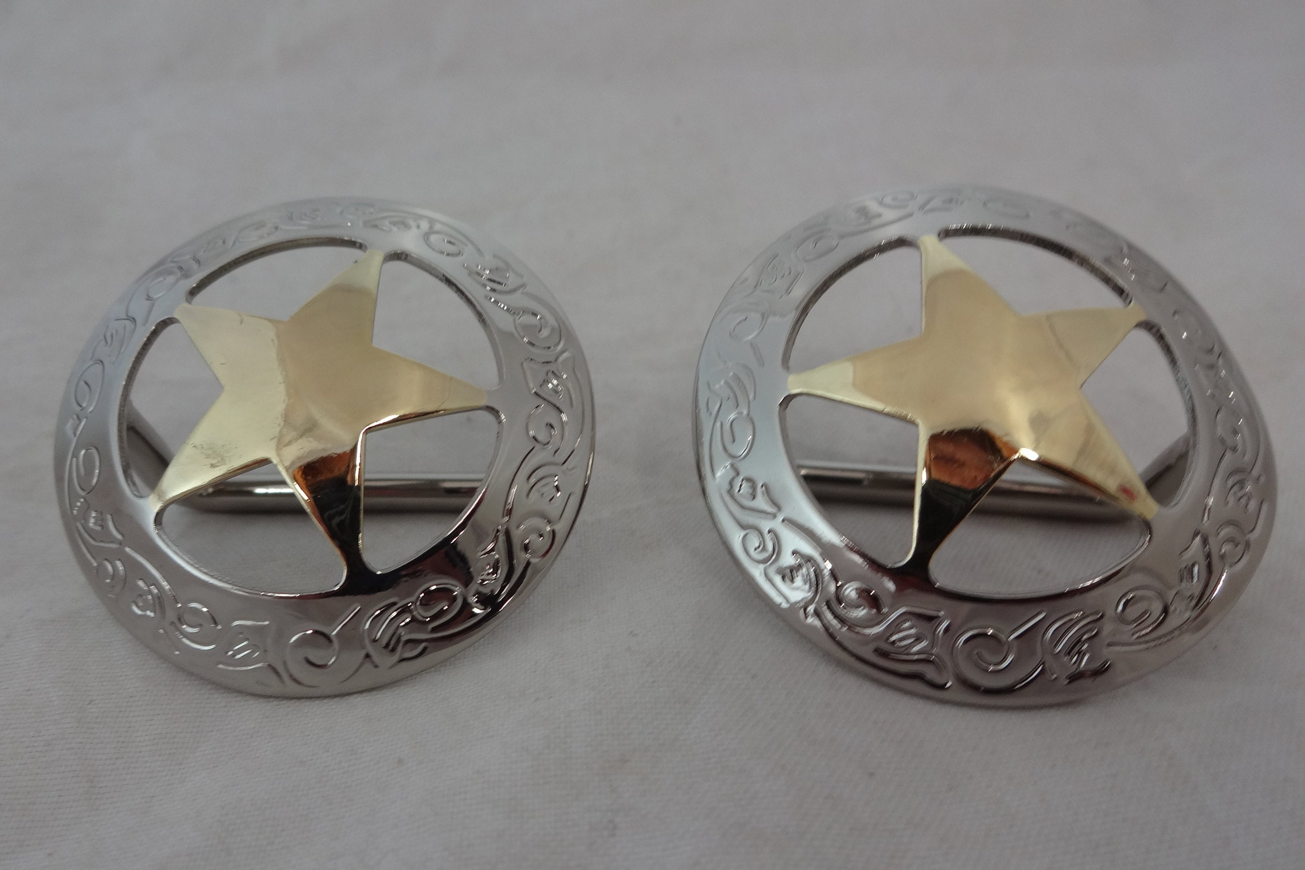 LOT OF 6 PC ANTIQUE SILVER & GOLD PICO BERRY RODEO BARREL RACER CONCHOS 4 SIZES LOT OF 6 PC ANTIQUE SILVER & GOLD PICO BERRY RODEO BARREL RACER CONCHOS 4 SIZES