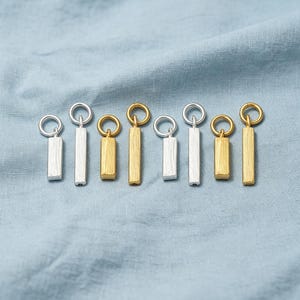 Minimalistischer Stab-Anhänger aus Sterlingsilber, 18K Gold und matte Silberoberflächen, SS00099PD