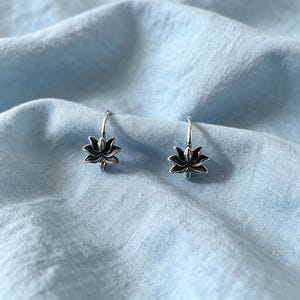 Boucles d'oreilles crochets élégantes fleur de lotus, argent sterling, SS00100PD