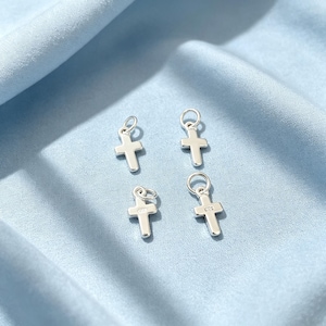 Kleiner Sterling Silber Kreuz Anhänger • Minimalistischer religiöser Anhänger • Kleiner 925er Silber Glaube Anhänger für Armband oder Halskette • SS00092PD