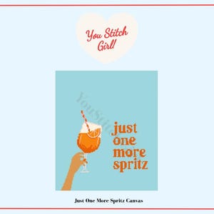 Könnte beinhalten: Ein Kreuzstichmuster auf hellblauem Hintergrund mit einem orangefarbenen Cocktail in einem Glas mit gestreiftem Strohhalm und Orangenscheibe. Der Text lautet just one more spritz in orangefarbenen Buchstaben. Ein Herzlogo oben zeigt You Stitch Girl.
