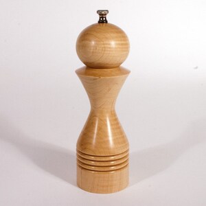 8 Inch pepper mill - pepper grinder made in Curly Maple