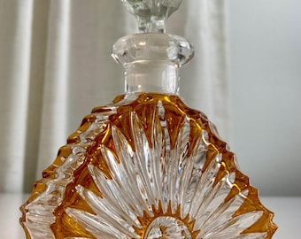 Vintage parfumflesje van geslepen amberkleurig glas met stop | Art Deco stijl kristallen kaptafelkan | Verzamelbaar decoratiestuk voor op de kaptafel