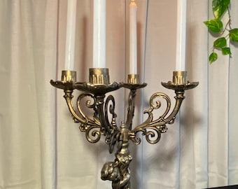 Candelabro vintage decorato con cherubini, stile barocco a 5 bracci, in ottone dorato.