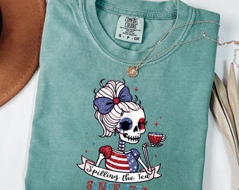 Chemise Comfort Colors® Spilling The Tea Since 1776, T-shirt patriote rigolo pour femme, T-shirt squelette du 4 juillet, T-shirt américain à manches longues