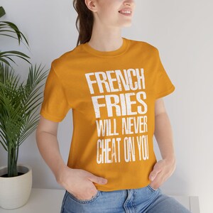 Pommes frites kommer aldrig att vara otrogen mot dig t-shirt | Unisex