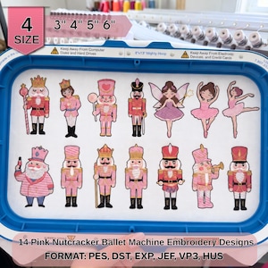 Könnte beinhalten: Ein blauer Stickrahmen mit 14 gestickten Motiven von Nussknackern, Ballerinas und einer Fee in Rosa- und Goldtönen. Der Text 4 SIZE 3" 4" 5" 6" und 14 Pink Nutcracker Ballet Machine Embroidery Designs FORMAT: PES, DST, EXP, JEF, VP3, HUS ist sichtbar.