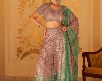 Conjunto Sharara rosa, com aplicações de espelhos e bordados à mão, terno de três peças em georgette.