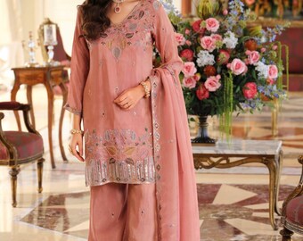 Conjunto Sharara em seda pura Simar: Conjunto indiano para casamento com miçangas e detalhes em zardozi na cor pêssego.