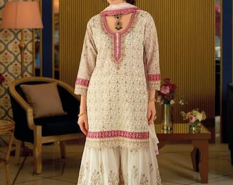 Beige Salwar Kameez, Magenta Sharara Set mit Bordüre, Sangeet Dupatta mit Pailletten