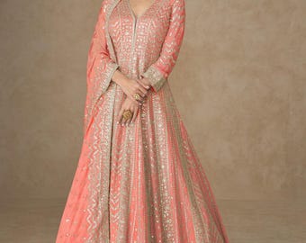 Vestido bordado, estilo casamento paquistanês, sob medida em seda Chinon.