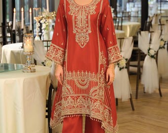 Sharara vermelho carmesim, seda pura de Chinon com bordados em espelho, traje de casamento paquistanês