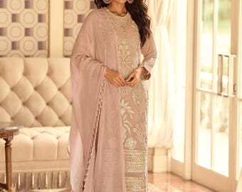 Punjabi Sharara Set, Pfirsichfarbener Georgette mit königlichen Blumenmotiven, Dupatta mit vollständiger Bordüre