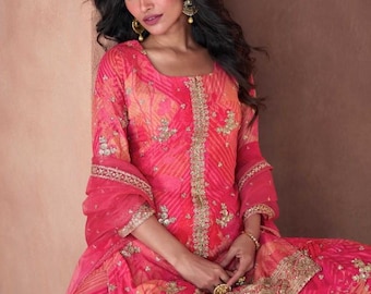 Conjunto Sharara rosa, em seda Chinon com bordados dourados, ideal para casamento indiano.